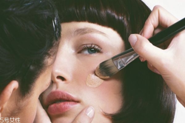 臉上容易浮粉為什么 怎么解決浮粉問(wèn)題 臉上容易浮粉為什么 怎么解決浮粉問(wèn)題