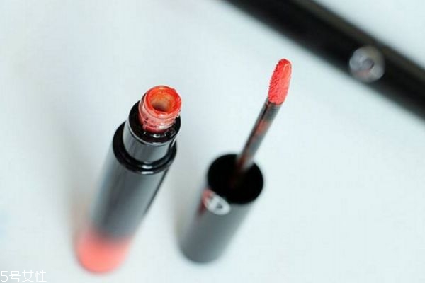 春天涂什么顏色的口紅好看 適合春天的口紅色號(hào) 春天涂什么顏色的口紅好看 適合春天的口紅色號(hào)