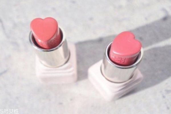 春天涂什么顏色的口紅好看 適合春天的口紅色號(hào) 春天涂什么顏色的口紅好看 適合春天的口紅色號(hào)