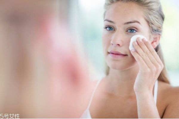 氣墊容易浮粉怎么辦 如何保持一整天不脫妝 氣墊容易浮粉怎么辦 如何保持一整天不脫妝