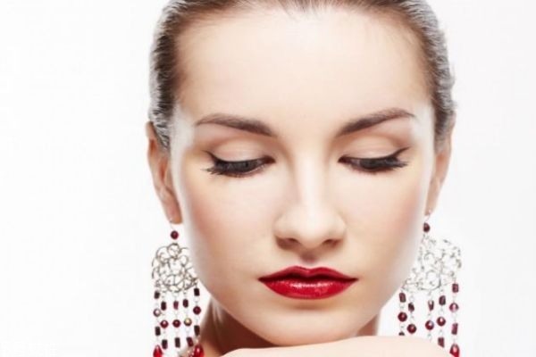 口紅開(kāi)蓋算開(kāi)封嗎 怎么判斷口紅是否過(guò)期 口紅開(kāi)蓋算開(kāi)封嗎 怎么判斷口紅是否過(guò)期