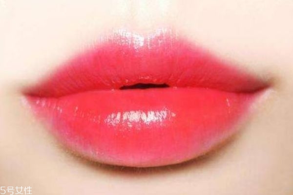 夏天涂什么色口紅 適合夏天涂的口紅顏色 夏天涂什么色口紅 適合夏天涂的口紅顏色
