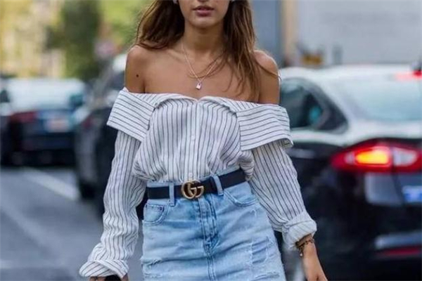 露肩襯衫下面搭配什么 性感撩人穿搭 露肩襯衫下面搭配什么 性感撩人穿搭
