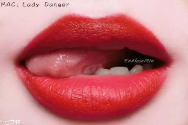 夏天涂什么色口紅 適合夏天涂的口紅顏色 夏天涂什么色口紅 適合夏天涂的口紅顏色