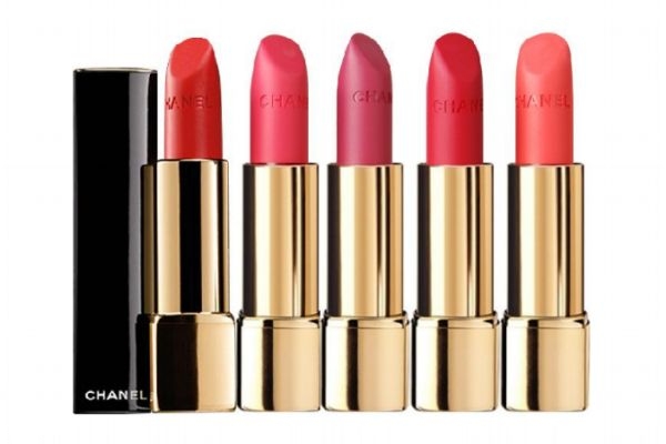 夏天適合用口紅還是唇釉 秋冬季節(jié)適合口紅還是唇釉 夏天適合用口紅還是唇釉 秋冬季節(jié)適合口紅還是唇釉