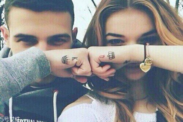 情侶紋什么圖案好 情侶紋身手腕小圖案 情侶紋什么圖案好 情侶紋身手腕小圖案