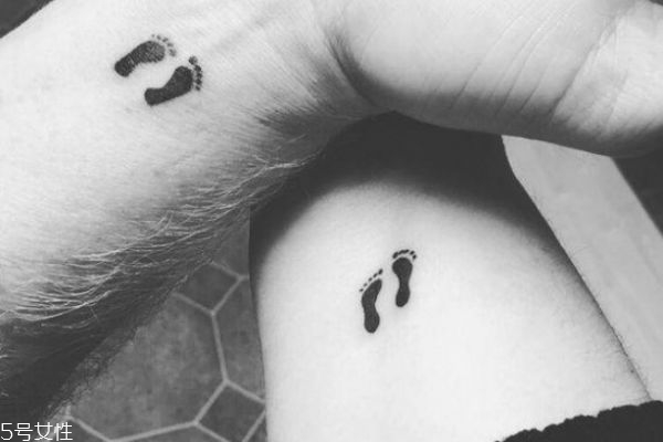 情侶紋什么圖案好 情侶紋身手腕小圖案 情侶紋什么圖案好 情侶紋身手腕小圖案