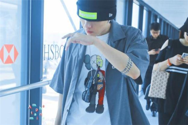 2019優(yōu)衣庫kaws會(huì)補(bǔ)貨嗎 優(yōu)衣庫kaws聯(lián)名遭瘋搶 2019優(yōu)衣庫kaws會(huì)補(bǔ)貨嗎 優(yōu)衣庫kaws聯(lián)名遭瘋搶