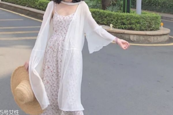 白色防曬衣發(fā)黃怎么辦 防曬衣發(fā)黃有污漬怎么洗掉 白色防曬衣發(fā)黃怎么辦 防曬衣發(fā)黃有污漬怎么洗掉