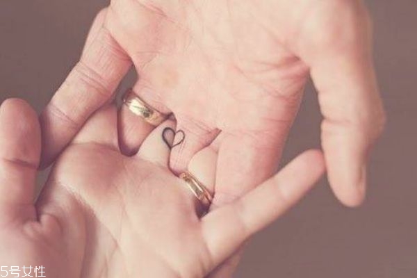 情侶紋什么圖案好 情侶紋身手腕小圖案 情侶紋什么圖案好 情侶紋身手腕小圖案