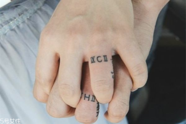 情侶紋什么圖案好 情侶紋身手腕小圖案 情侶紋什么圖案好 情侶紋身手腕小圖案