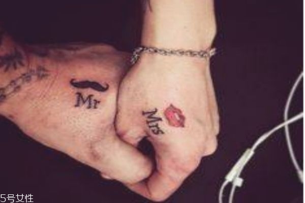 情侶紋什么圖案好 情侶紋身手腕小圖案 情侶紋什么圖案好 情侶紋身手腕小圖案