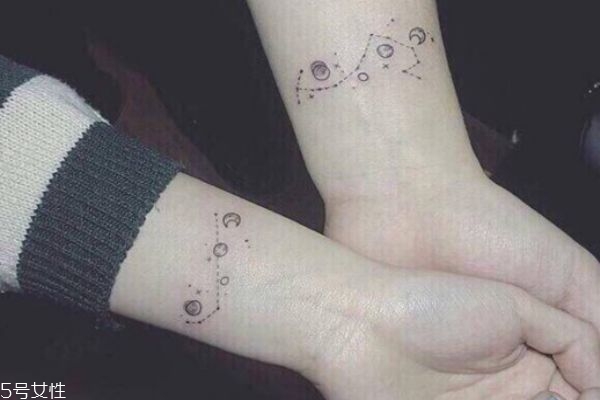 情侶紋什么圖案好 情侶紋身手腕小圖案 情侶紋什么圖案好 情侶紋身手腕小圖案