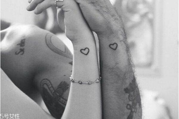 情侶紋什么圖案好 情侶紋身手腕小圖案 情侶紋什么圖案好 情侶紋身手腕小圖案