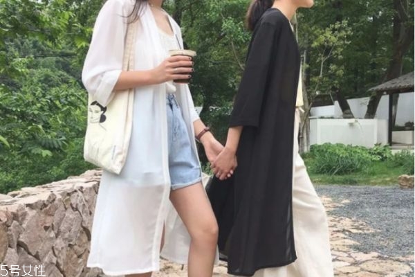 白色防曬衣發(fā)黃怎么辦 防曬衣發(fā)黃有污漬怎么洗掉 白色防曬衣發(fā)黃怎么辦 防曬衣發(fā)黃有污漬怎么洗掉