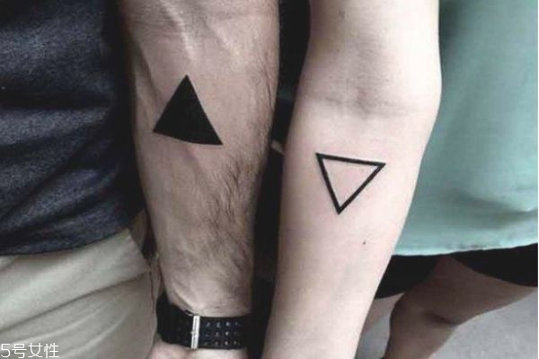 情侶紋什么圖案好 情侶紋身手腕小圖案 情侶紋什么圖案好 情侶紋身手腕小圖案