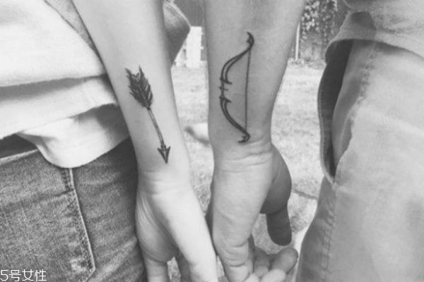 情侶紋什么圖案好 情侶紋身手腕小圖案 情侶紋什么圖案好 情侶紋身手腕小圖案