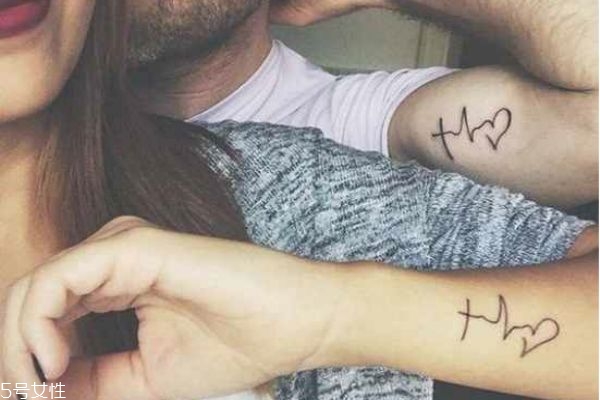 情侶紋什么圖案好 情侶紋身手腕小圖案 情侶紋什么圖案好 情侶紋身手腕小圖案