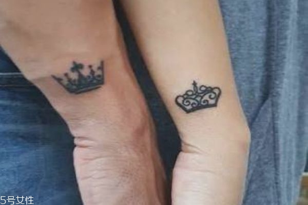 情侶紋什么圖案好 情侶紋身手腕小圖案 情侶紋什么圖案好 情侶紋身手腕小圖案