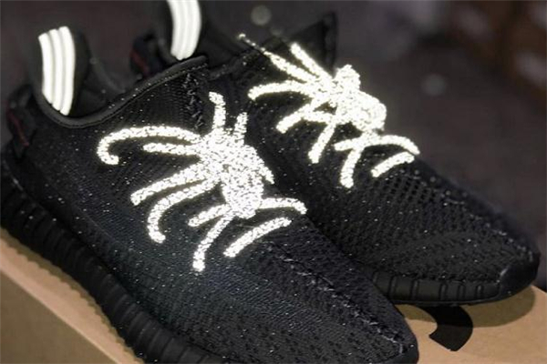 yeezy 350黑天使開(kāi)箱測(cè)評(píng) 椰子350黑天使值得入手嗎 yeezy 350黑天使開(kāi)箱測(cè)評(píng) 椰子350黑天使值得入手嗎
