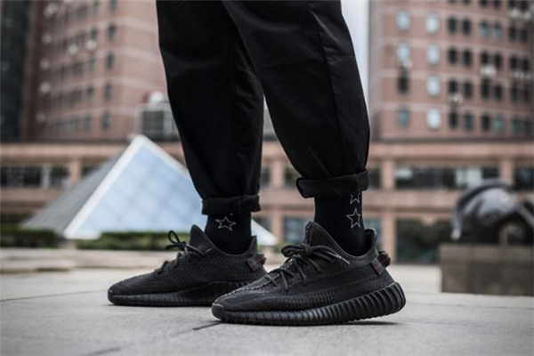 yeezy 350黑天使開(kāi)箱測(cè)評(píng) 椰子350黑天使值得入手嗎 yeezy 350黑天使開(kāi)箱測(cè)評(píng) 椰子350黑天使值得入手嗎