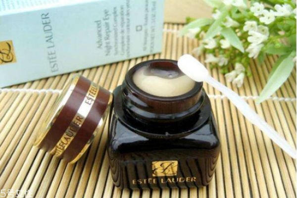 眼霜用的越多越好嗎 眼霜用量并不是越多越好 眼霜用的越多越好嗎 眼霜用量并不是越多越好