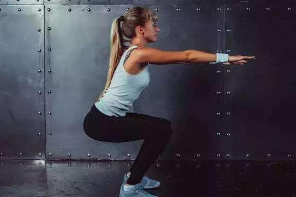 深蹲跳能瘦腿嗎 深蹲跳是練哪里的 深蹲跳能瘦腿嗎 深蹲跳是練哪里的