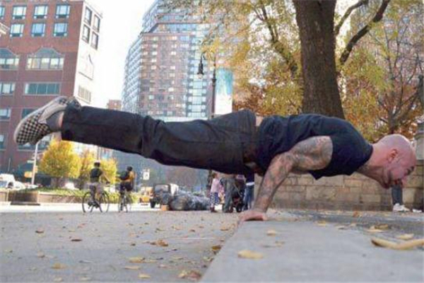 俄式挺身俯臥撐怎么練 俄式挺身多久能練成 俄式挺身俯臥撐怎么練 俄式挺身多久能練成