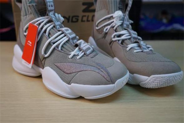 李寧空襲5季后賽版測(cè)評(píng) 空襲5精英版開箱測(cè)評(píng) 李寧空襲5季后賽版測(cè)評(píng) 空襲5精英版開箱測(cè)評(píng)