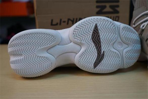 李寧空襲5季后賽版測(cè)評(píng) 空襲5精英版開箱測(cè)評(píng) 李寧空襲5季后賽版測(cè)評(píng) 空襲5精英版開箱測(cè)評(píng)