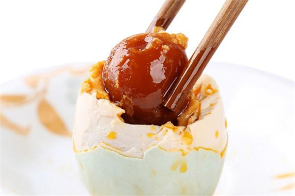 怎樣用保鮮膜腌制咸鴨蛋 保鮮膜腌咸鴨蛋的方法 怎樣用保鮮膜腌制咸鴨蛋 保鮮膜腌咸鴨蛋的方法