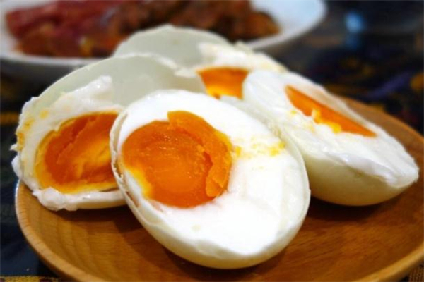 咸鴨蛋用冷水煮還是熱水煮好 煮咸鴨蛋水溫 咸鴨蛋用冷水煮還是熱水煮好 煮咸鴨蛋水溫