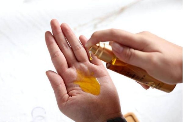 護發(fā)精油怎么用最好 如何挑選最適合自己的護發(fā)精油 護發(fā)精油怎么用最好 如何挑選最適合自己的護發(fā)精油