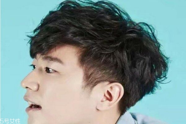 頭發(fā)少適合什么發(fā)型男 男生頭發(fā)稀少發(fā)型好看 頭發(fā)少適合什么發(fā)型男 男生頭發(fā)稀少發(fā)型好看