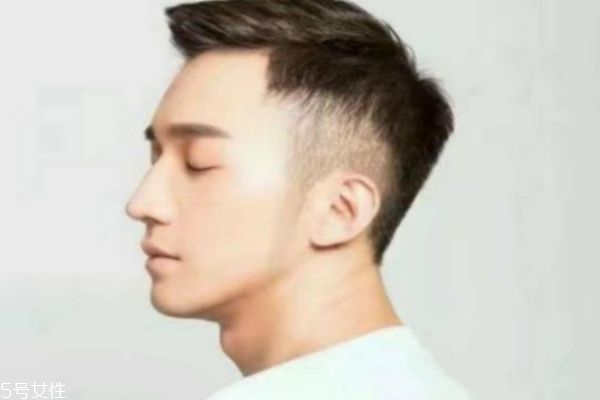 頭發(fā)少適合什么發(fā)型男 男生頭發(fā)稀少發(fā)型好看 頭發(fā)少適合什么發(fā)型男 男生頭發(fā)稀少發(fā)型好看