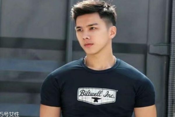 頭發(fā)少適合什么發(fā)型男 男生頭發(fā)稀少發(fā)型好看 頭發(fā)少適合什么發(fā)型男 男生頭發(fā)稀少發(fā)型好看