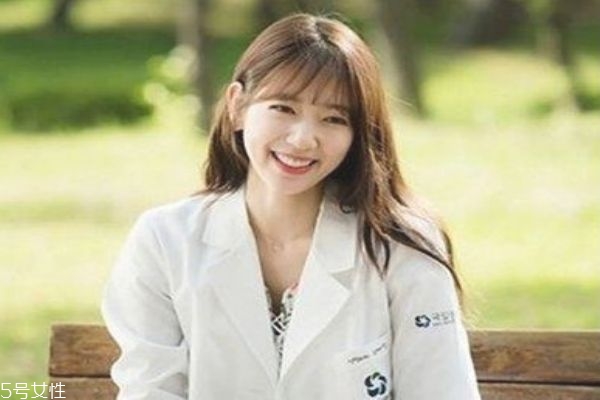 女生斜劉海有幾種類型 好看的斜劉海發(fā)型圖片 女生斜劉海有幾種類型 好看的斜劉海發(fā)型圖片