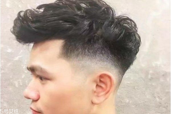 頭發(fā)少適合什么發(fā)型男 男生頭發(fā)稀少發(fā)型好看 頭發(fā)少適合什么發(fā)型男 男生頭發(fā)稀少發(fā)型好看