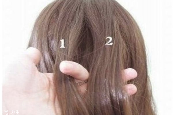 女生發(fā)型簡(jiǎn)單漂亮扎法 懶人扎出簡(jiǎn)單漂亮頭發(fā) 女生發(fā)型簡(jiǎn)單漂亮扎法 懶人扎出簡(jiǎn)單漂亮頭發(fā)