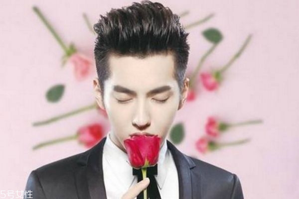 頭發(fā)少適合什么發(fā)型男 男生頭發(fā)稀少發(fā)型好看 頭發(fā)少適合什么發(fā)型男 男生頭發(fā)稀少發(fā)型好看