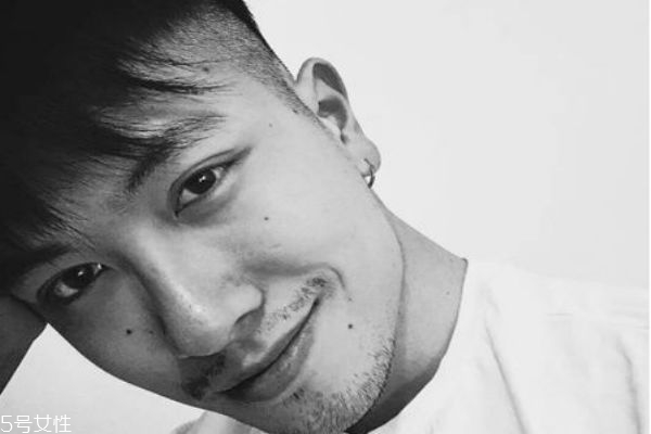 頭發(fā)少適合什么發(fā)型男 男生頭發(fā)稀少發(fā)型好看 頭發(fā)少適合什么發(fā)型男 男生頭發(fā)稀少發(fā)型好看