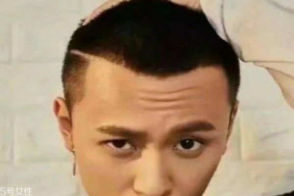 頭發(fā)少適合什么發(fā)型男 男生頭發(fā)稀少發(fā)型好看 頭發(fā)少適合什么發(fā)型男 男生頭發(fā)稀少發(fā)型好看