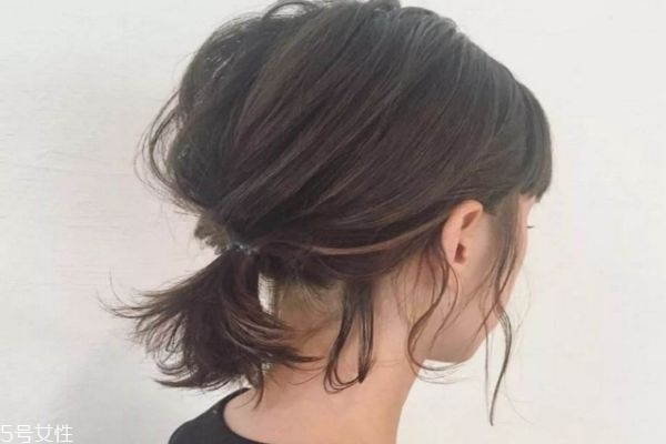 女生發(fā)型簡(jiǎn)單漂亮扎法 懶人扎出簡(jiǎn)單漂亮頭發(fā) 女生發(fā)型簡(jiǎn)單漂亮扎法 懶人扎出簡(jiǎn)單漂亮頭發(fā)