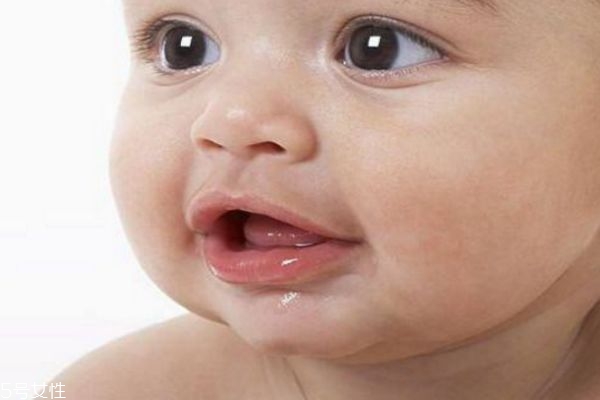 寶寶被捏臉蛋會(huì)口水多嗎 經(jīng)常捏寶寶臉會(huì)怎么樣 寶寶被捏臉蛋會(huì)口水多嗎 經(jīng)常捏寶寶臉會(huì)怎么樣