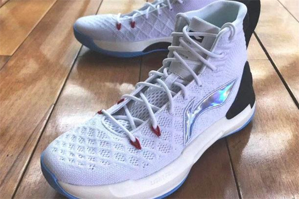 李寧馭帥13和馭帥11哪個(gè)好 馭帥13和11區(qū)別 李寧馭帥13和馭帥11哪個(gè)好 馭帥13和11區(qū)別