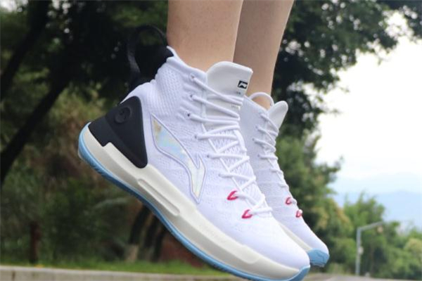 李寧馭帥13和馭帥11哪個(gè)好 馭帥13和11區(qū)別 李寧馭帥13和馭帥11哪個(gè)好 馭帥13和11區(qū)別