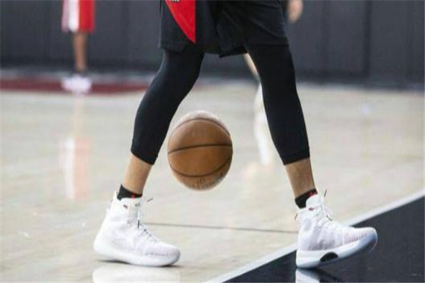 李寧馭帥13和馭帥11哪個(gè)好 馭帥13和11區(qū)別 李寧馭帥13和馭帥11哪個(gè)好 馭帥13和11區(qū)別