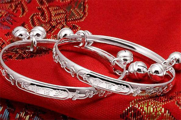 老鳳祥銀手鐲真假鑒定 老鳳祥手鐲鋼印什么樣 老鳳祥銀手鐲真假鑒定 老鳳祥手鐲鋼印什么樣