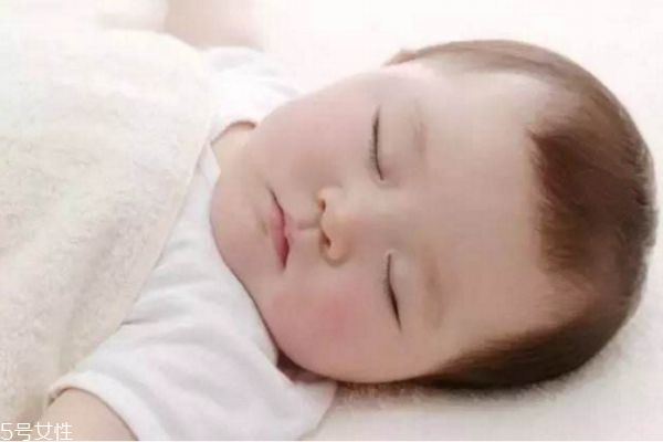 寶寶睡覺打鼾流口水怎么辦 寶寶睡覺流口水打呼嚕 寶寶睡覺打鼾流口水怎么辦 寶寶睡覺流口水打呼嚕