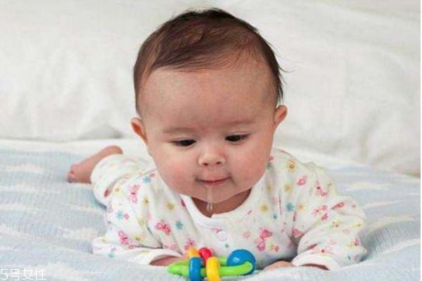 寶寶被捏臉蛋會(huì)口水多嗎 經(jīng)常捏寶寶臉會(huì)怎么樣 寶寶被捏臉蛋會(huì)口水多嗎 經(jīng)常捏寶寶臉會(huì)怎么樣